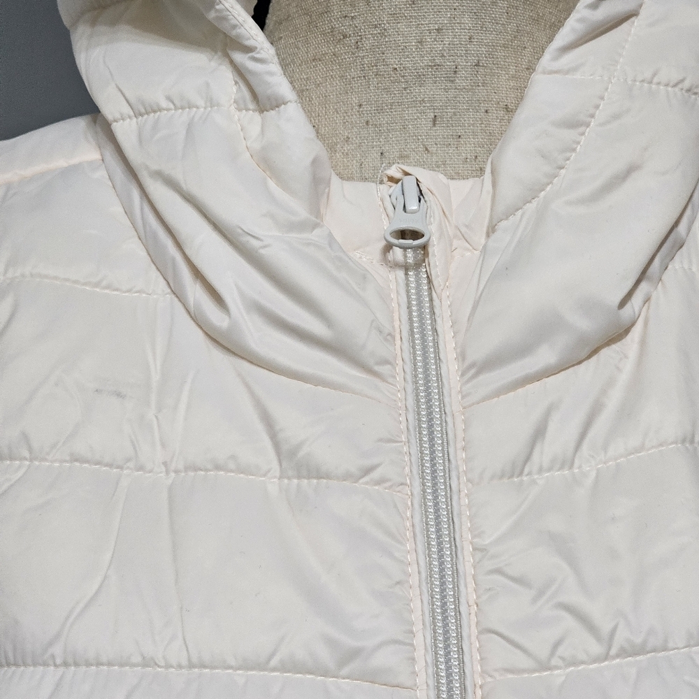 Torrid NWOT Light Packable Puffer Vest - Picture 4 of 9
